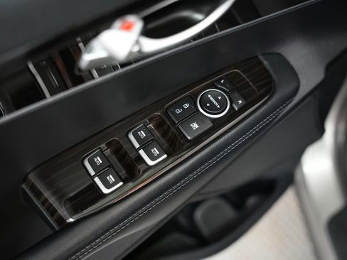Used 2019 Kia Sorento FWD V6 image 46