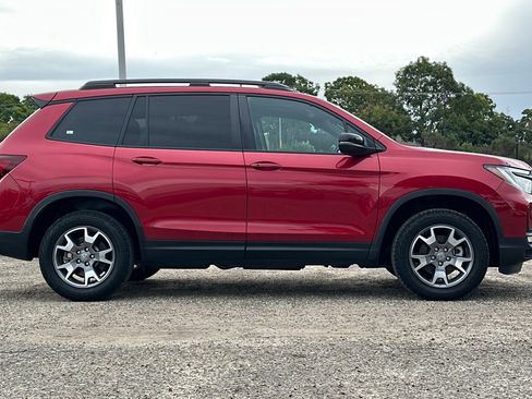 Used 2023 Honda Passport TrailSport image 3