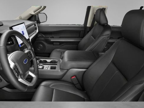 Used 2024 Ford Expedition XLT image 6