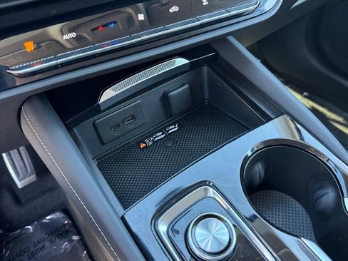 Certified 2025 Buick Envision Sport Touring image 11