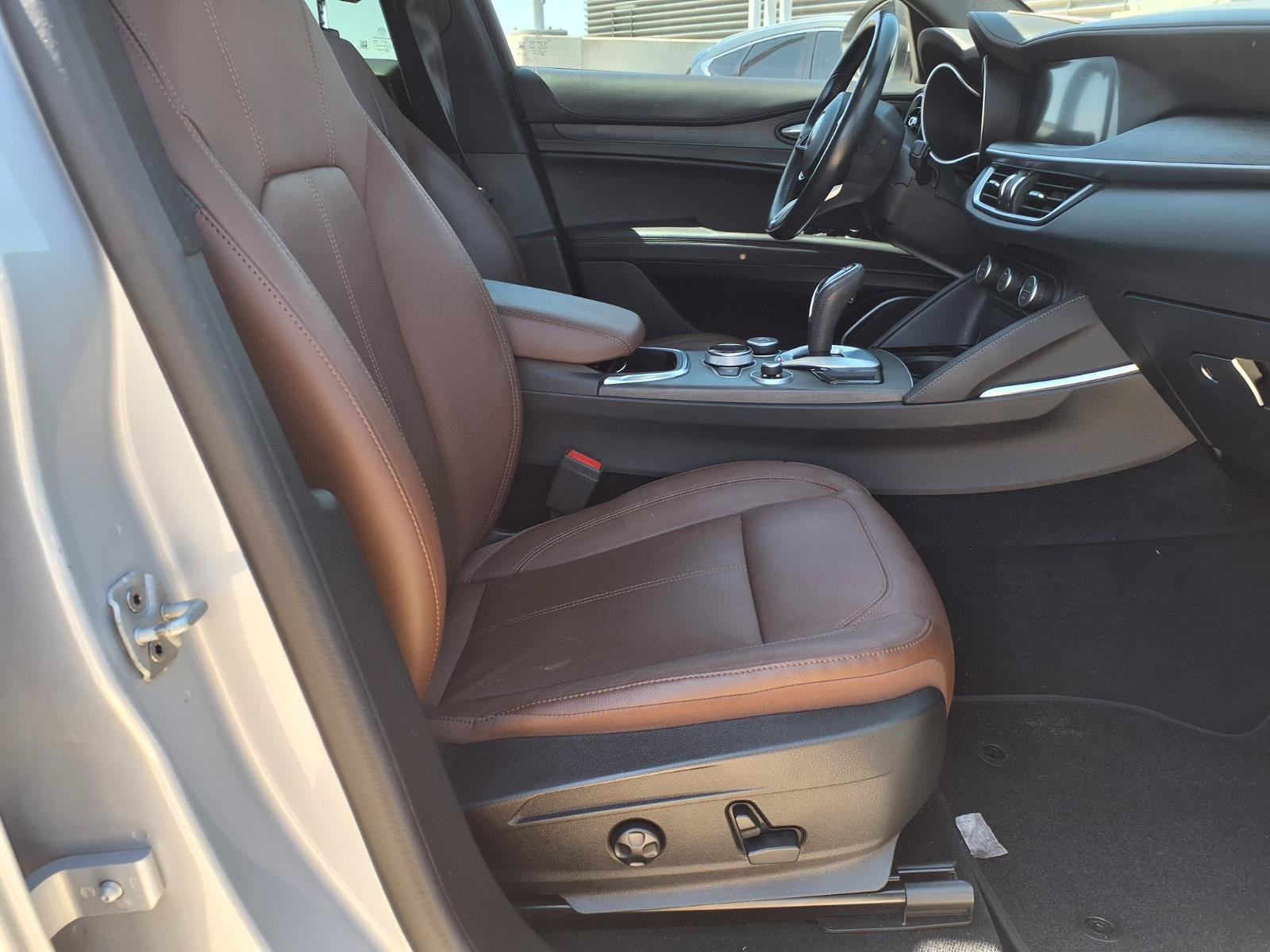 Used 2022 Alfa Romeo Stelvio Ti AWD/4WD image 11