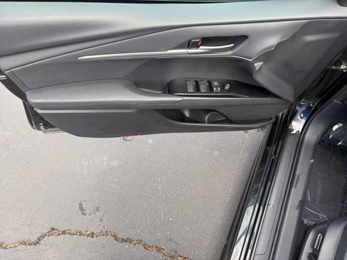 Used 2025 Toyota Camry SE FWD image 9