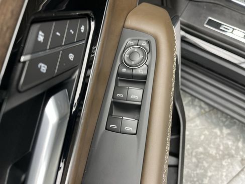 Certified 2025 GMC Yukon XL Denali Ultimate w/ LPO, Floor Liner Package AWD/4WD image 10