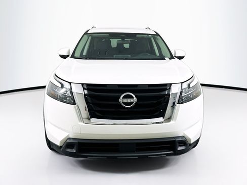 Used 2024 Nissan Pathfinder SV AWD/4WD image 2