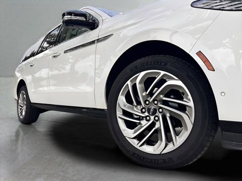 Used 2025 Lincoln Navigator L Reserve image 8