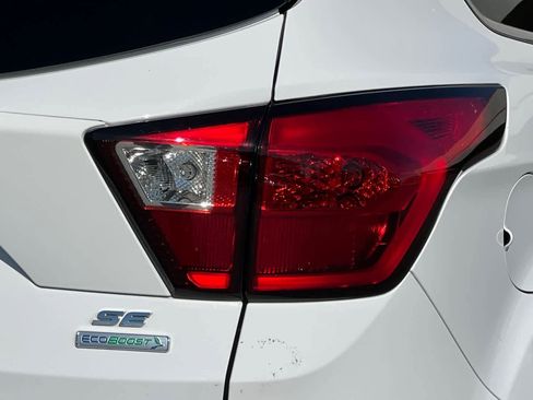 Used 2019 Ford Escape SE image 32