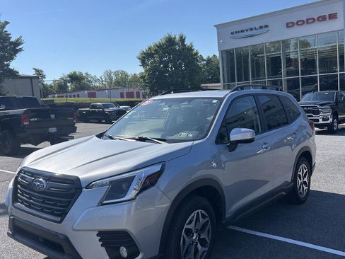 Used 2023 Subaru Forester Premium AWD/4WD image 3