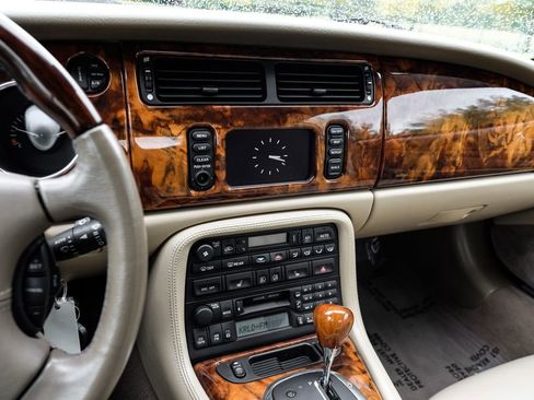 Used 2006 Jaguar XK8 Convertible RWD image 31