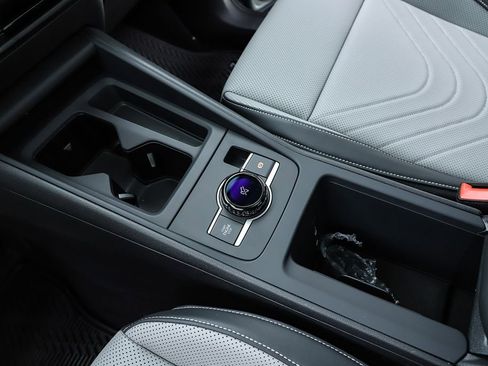 New 2026 Volkswagen Tiguan SE image 24