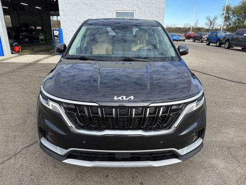 Used 2022 Kia Carnival EX image 12