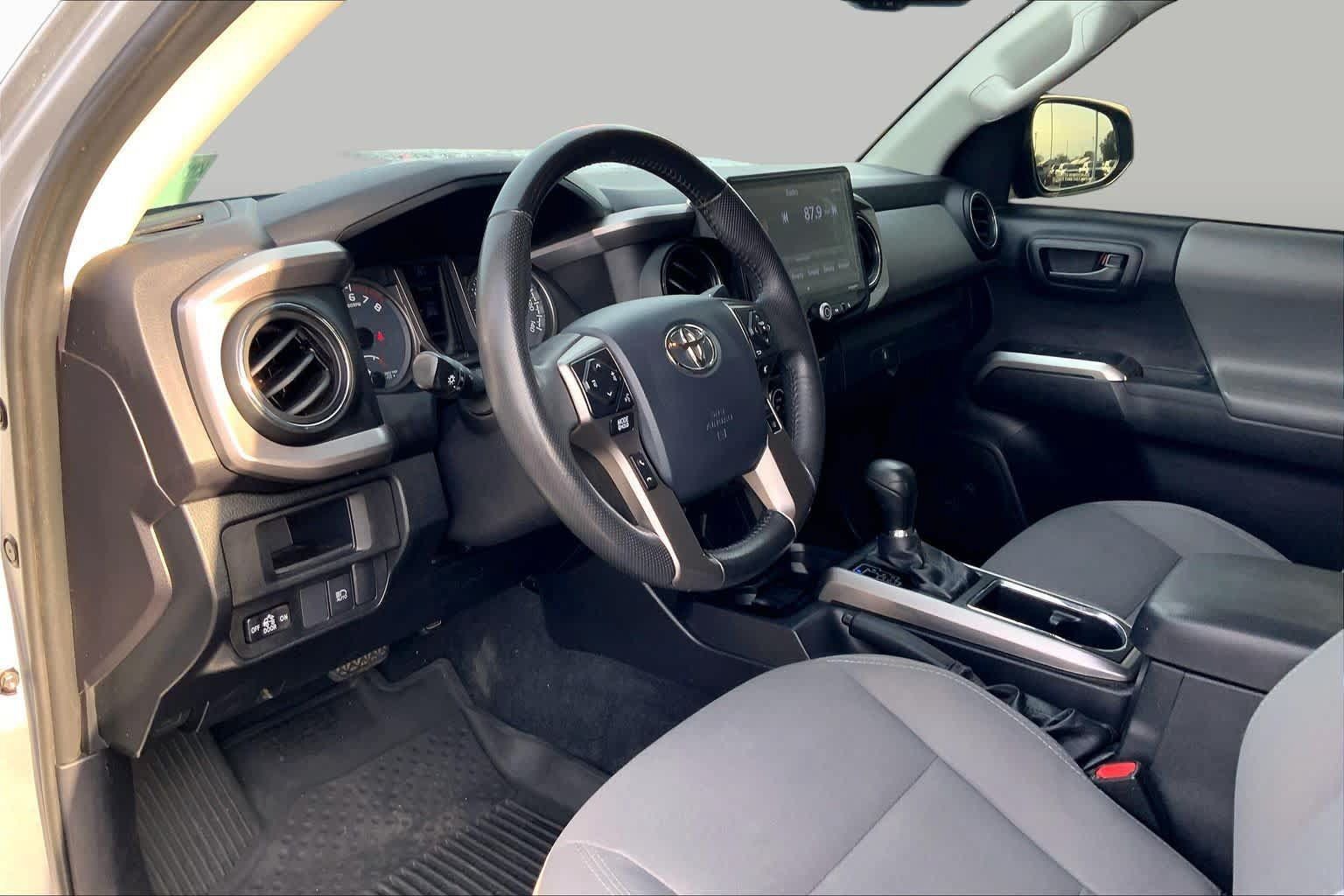 Used 2019 Toyota Tacoma SR5 AWD/4WD image 18