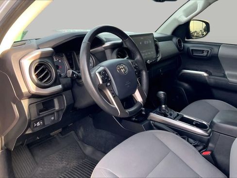 Used 2019 Toyota Tacoma SR5 AWD/4WD image 18