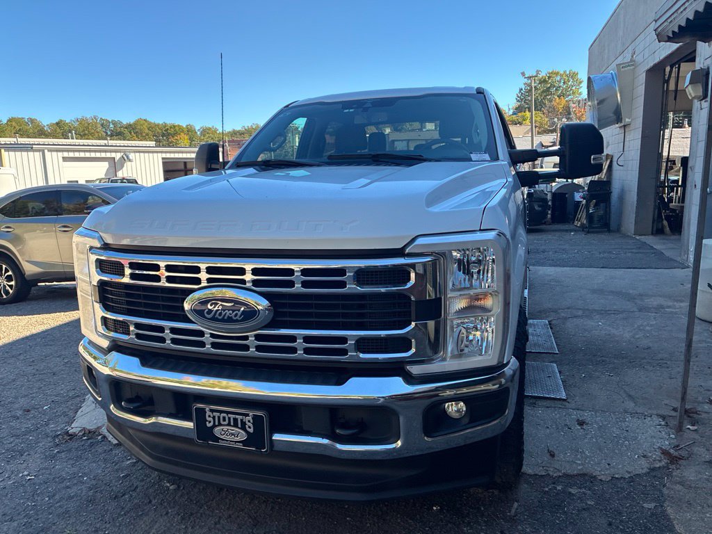 Used 2023 Ford F350 XLT AWD/4WD image 4