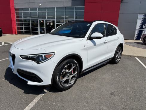 Used 2022 Alfa Romeo Stelvio Ti w/ Active Assist Plus Package AWD/4WD image 7