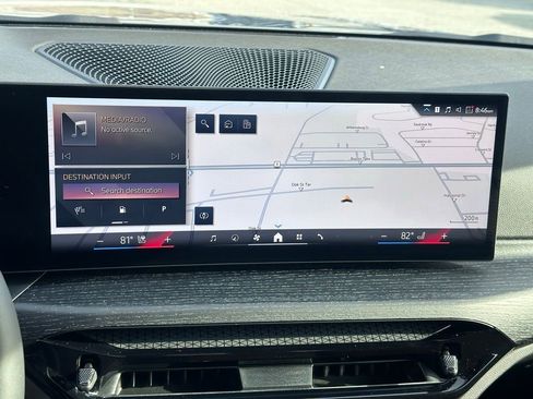 Certified 2025 BMW 330i xDrive Sedan w/ Premium Package AWD/4WD image 17