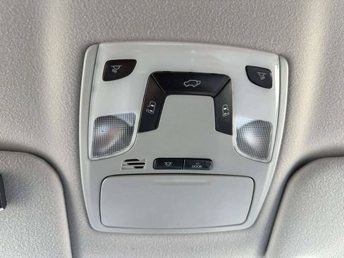 Used 2013 Toyota Sienna LE FWD image 37