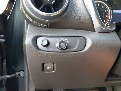 Used 2025 Chevrolet Blazer LT FWD image 28