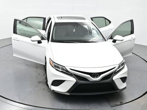 Used 2018 Toyota Camry SE w/ Moonroof Package image 44