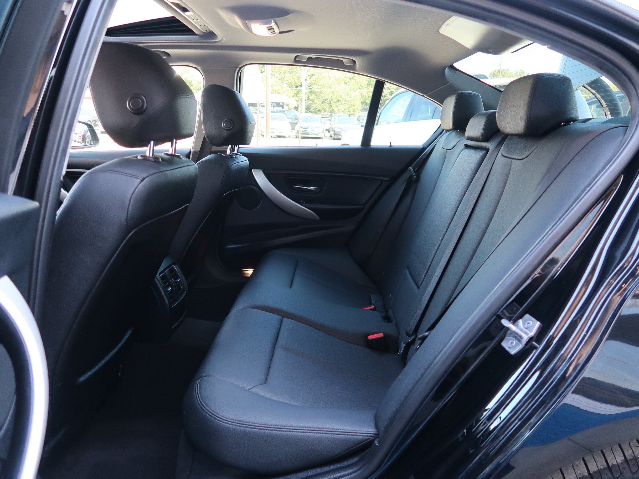Used 2017 BMW 320i Sedan RWD image 26