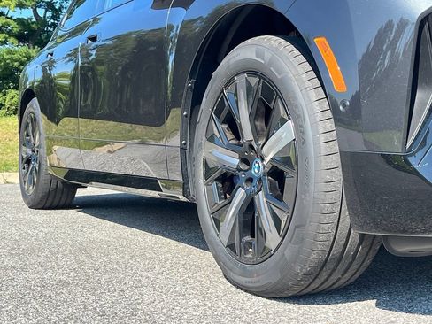 Used 2024 BMW iX xDrive50 w/ Sport Package AWD/4WD image 9