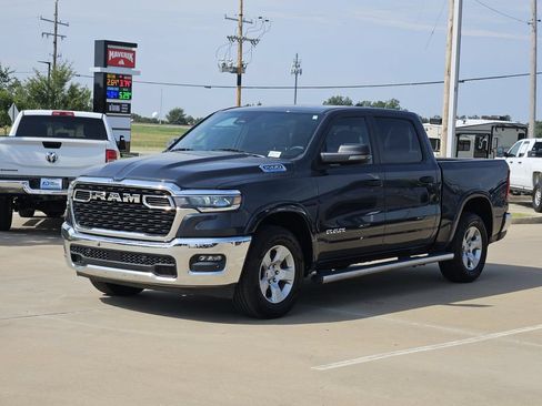 Used 2025 RAM 1500 Big Horn AWD/4WD image 3