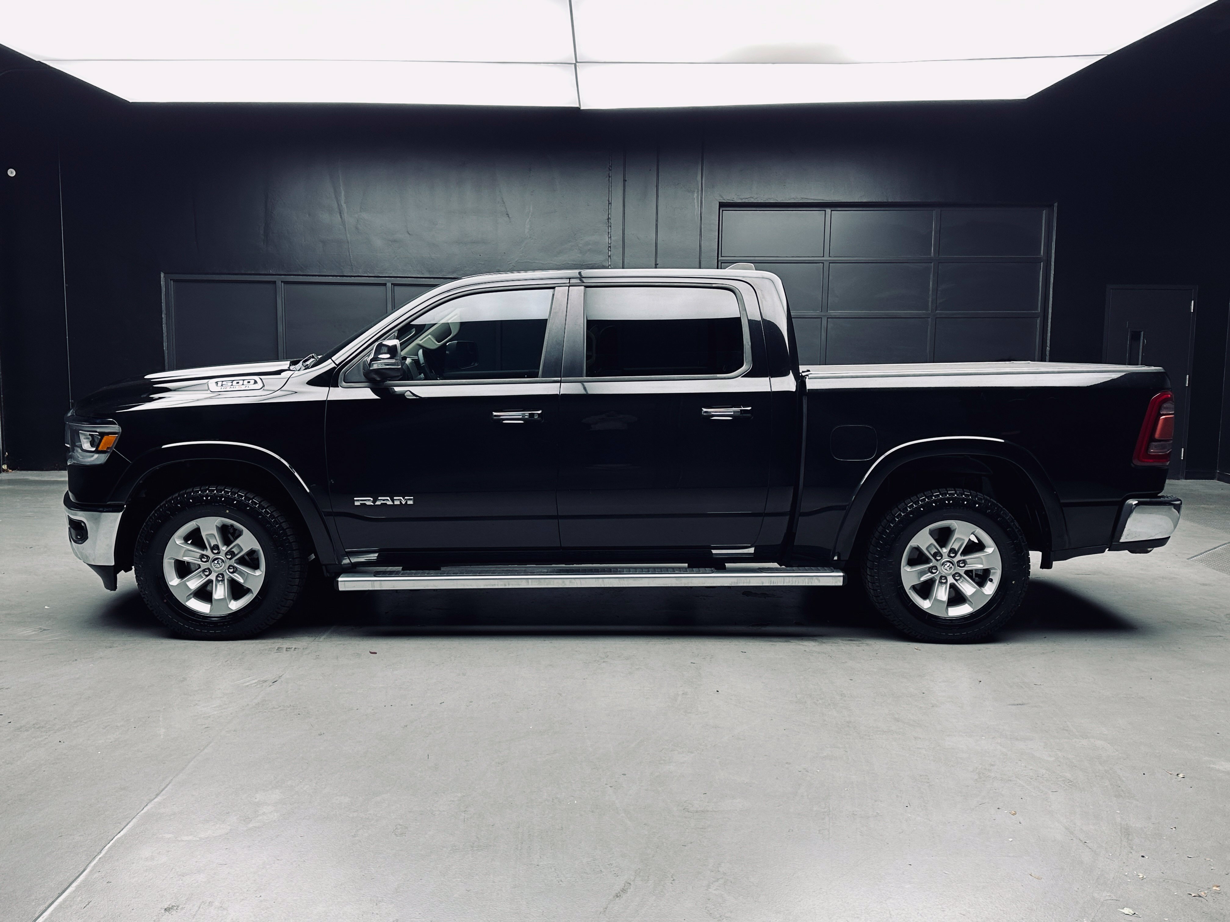 Used 2019 RAM 1500 Laramie AWD/4WD image 4