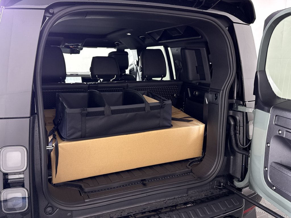 New 2026 Land Rover Defender 110 AWD/4WD image 15