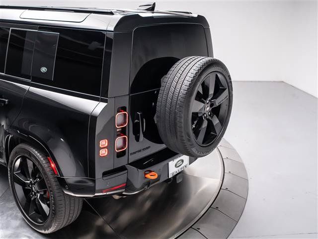 Used 2023 Land Rover Defender 110 X AWD/4WD image 32