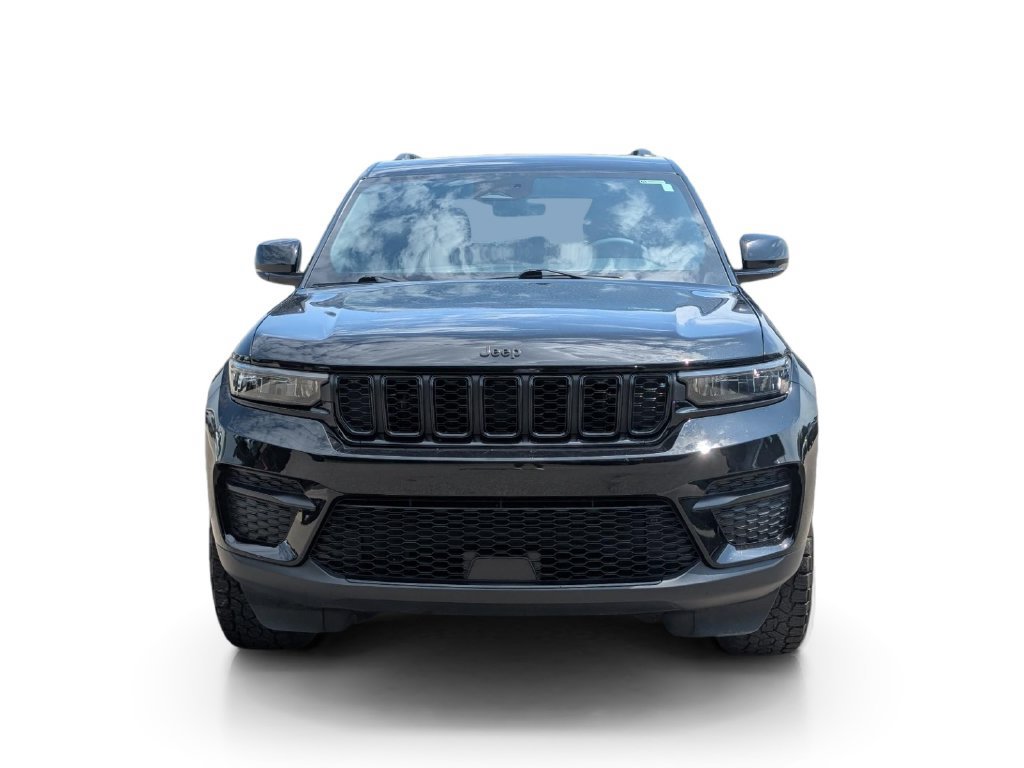 Used 2025 Jeep Grand Cherokee Altitude RWD image 2