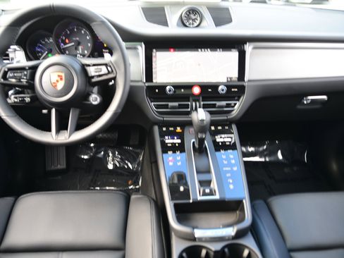 Certified 2026 Porsche Macan AWD/4WD image 15