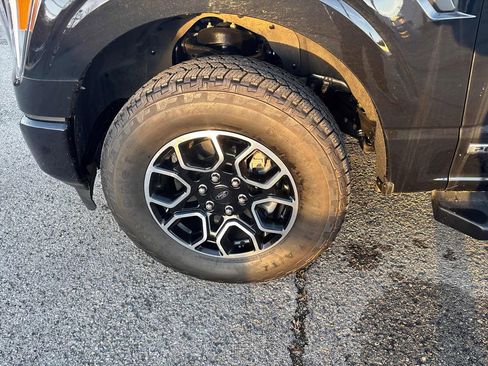 Used 2022 Ford F150 Lariat w/ Max Trailer Tow Package image 9