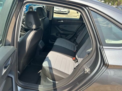 Used 2025 Volkswagen Jetta SE w/ Sunroof Package image 36