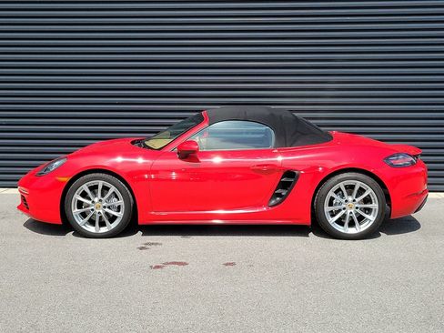 Certified 2017 Porsche 718 Boxster RWD image 2