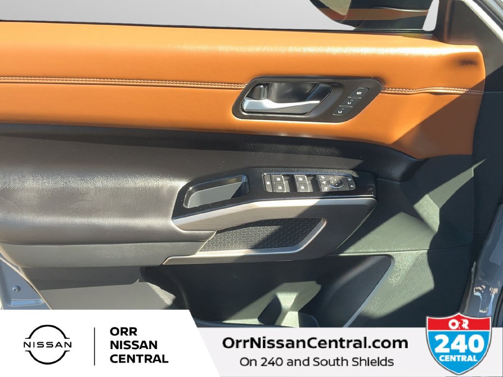 Used 2025 Nissan Pathfinder Platinum w/ Cargo Package FWD image 16