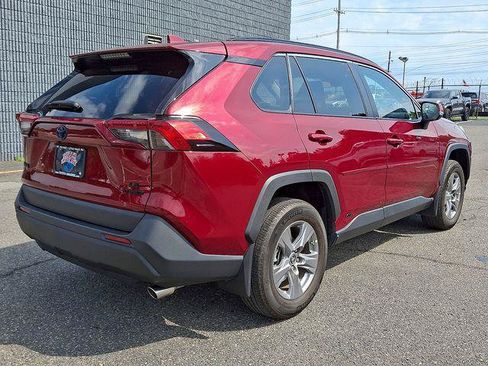 Certified 2024 Toyota RAV4 LE AWD/4WD image 6