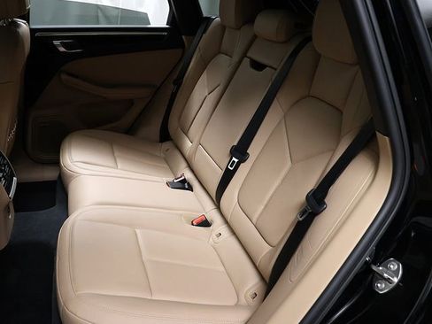 Used 2021 Porsche Macan image 12