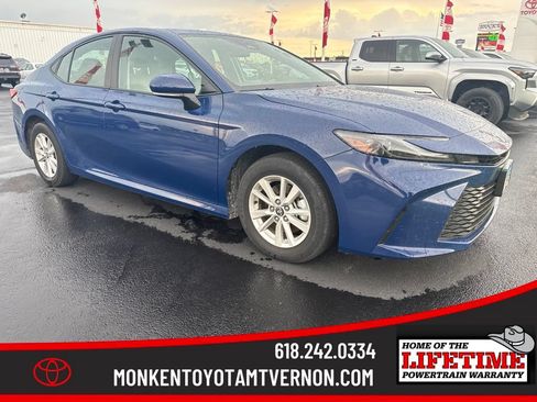 Used 2025 Toyota Camry LE AWD/4WD image 1