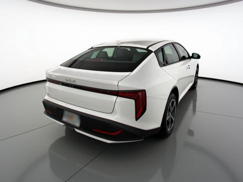 Used 2025 Kia K4 LXS image 9