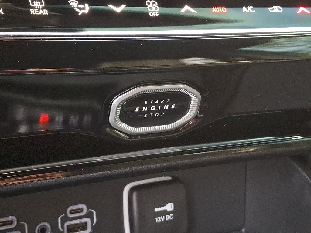 Used 2026 Jeep Grand Cherokee Limited AWD/4WD image 25