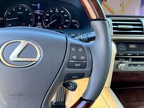 Used 2016 Lexus LS 460 w/ Comfort Package RWD image 23