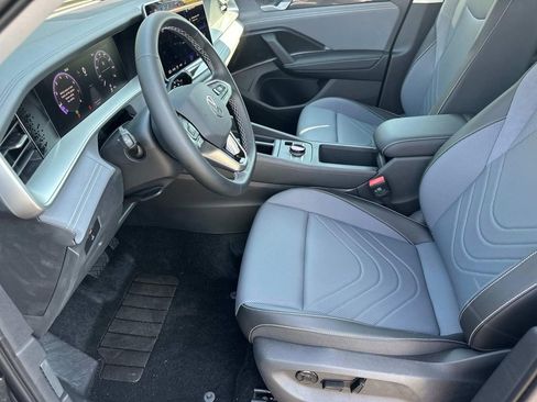 New 2025 Volkswagen Tiguan SE image 12