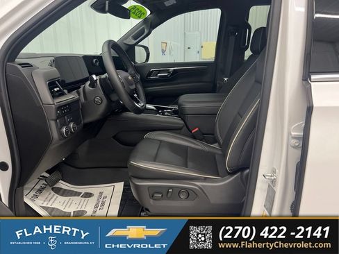 Used 2025 Chevrolet Tahoe Premier RWD image 9