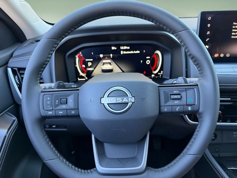 New 2026 Nissan Rogue Platinum w/ Platinum Premium Package AWD/4WD image 16