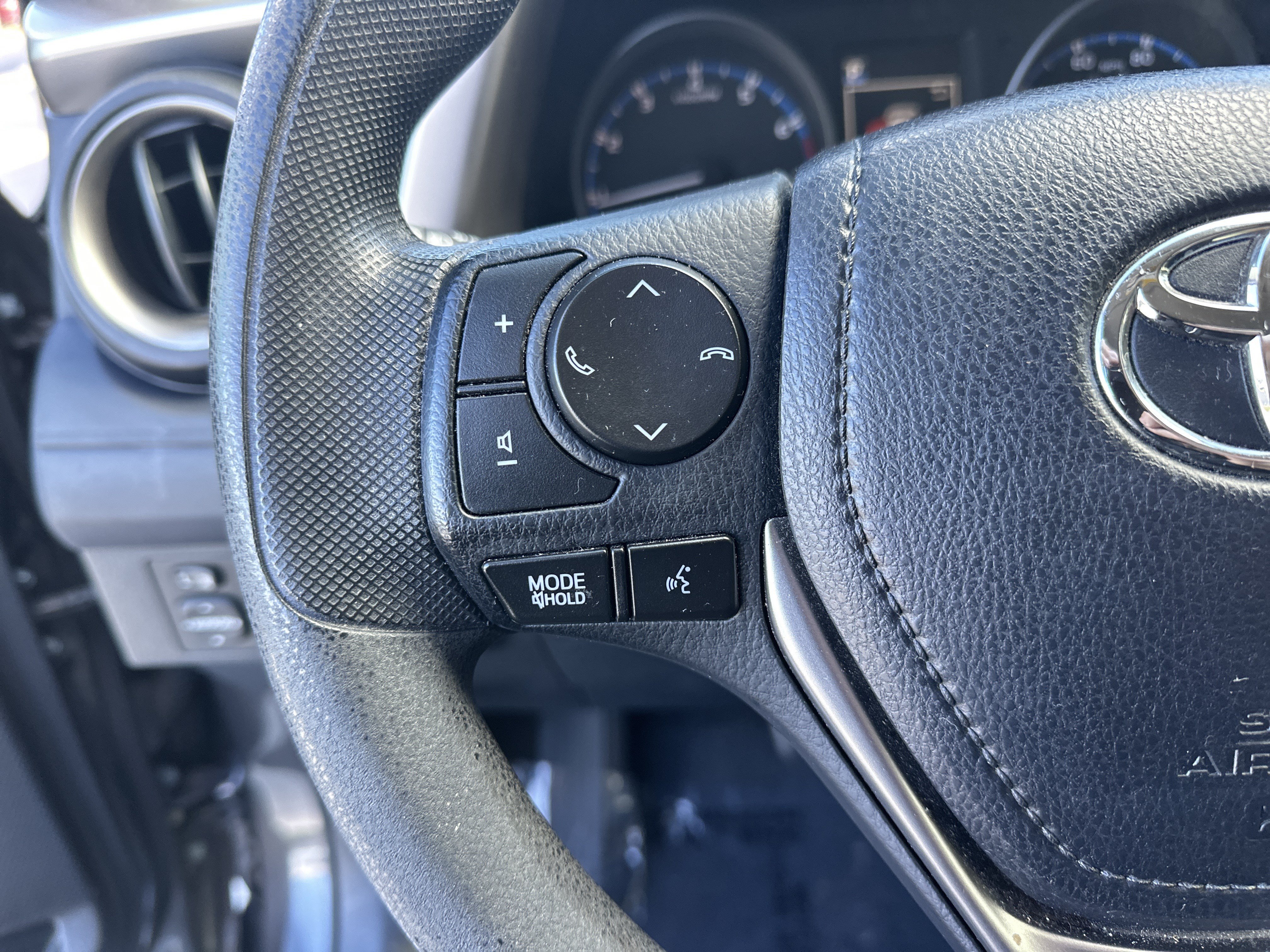 Used 2017 Toyota RAV4 LE FWD image 19