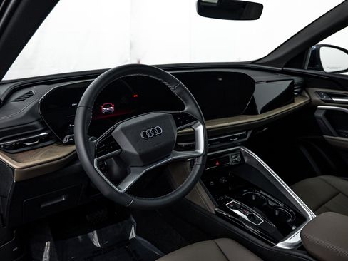 Used 2025 Audi Q5 Premium w/ Convenience Package AWD/4WD image 10