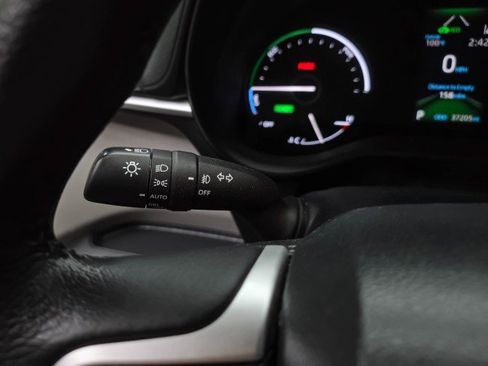 Used 2023 Toyota Sienna XLE FWD image 25