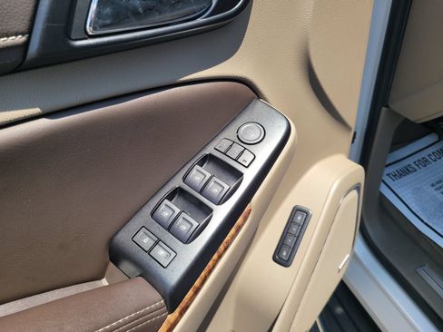 Used 2019 Chevrolet Tahoe Premier RWD image 11