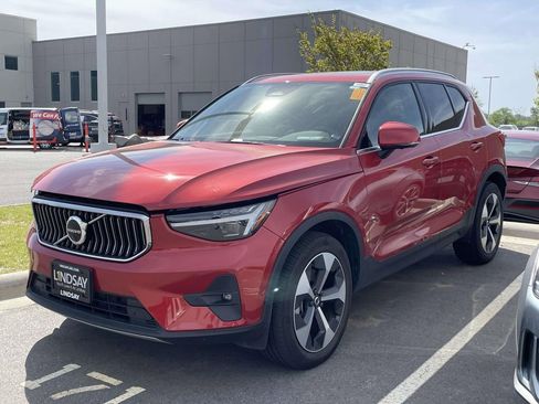 Used 2024 Volvo XC40 B5 Plus w/ Climate Package image 2