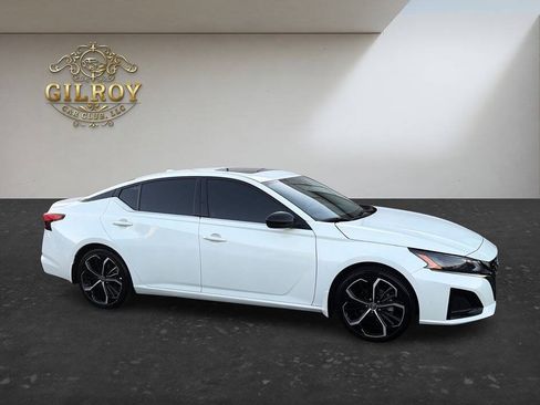 Used 2023 Nissan Altima 2.5 SR w/ SR Premium Package FWD image 1