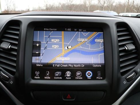 Used 2017 Jeep Cherokee Limited image 29